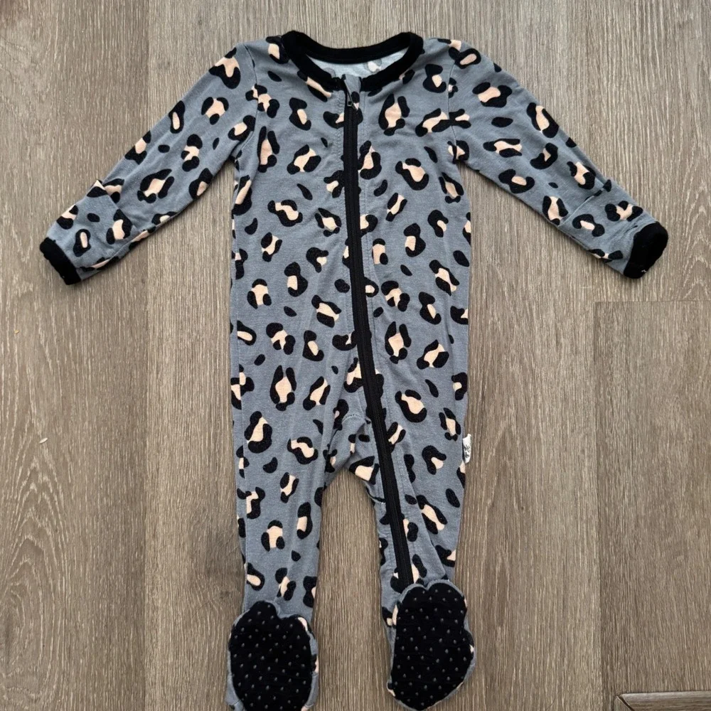 Kozi & Co Footed Sleeper Unisex 3-6M Gray Leopard Bamboo Viscose Zippy Romper